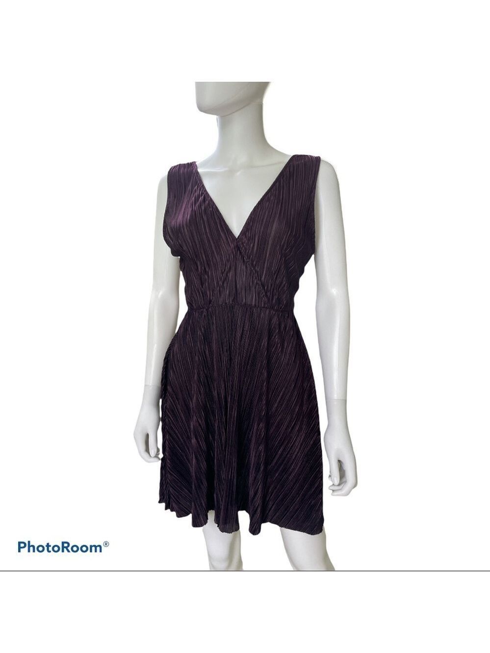 $10 SALE H & M Divided Aubergine Dress Size 4